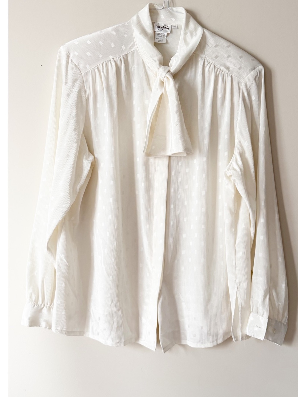 Vintage TanJay Women’s Cream Tie-Neck Blouse size 20